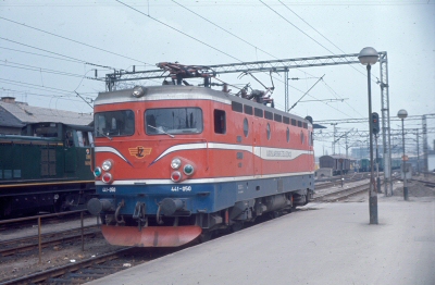 {short description of image}